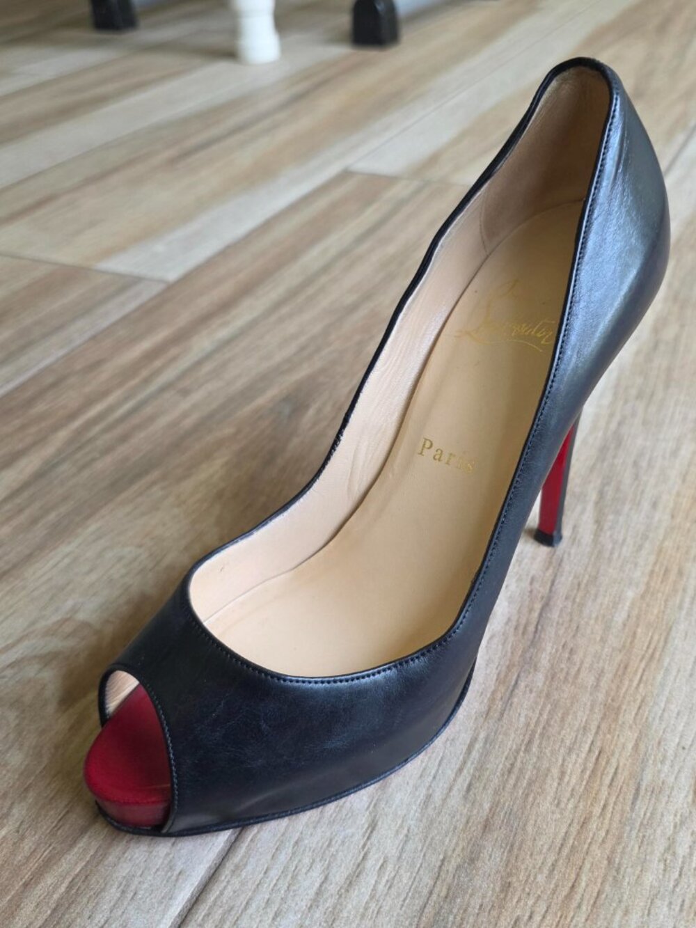 Christian Louboutin Very Prive 120  Peep Toe Black Leather Pumps Eur. 38.5